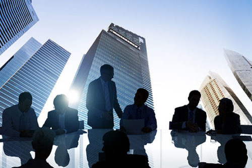 Profesionales gestionando servicios corporativos